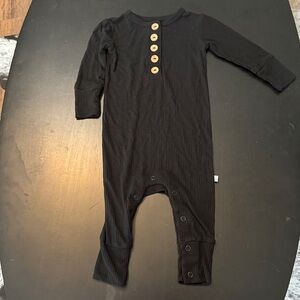 Posh Peanut Black Ribbed Baby Onesie romper